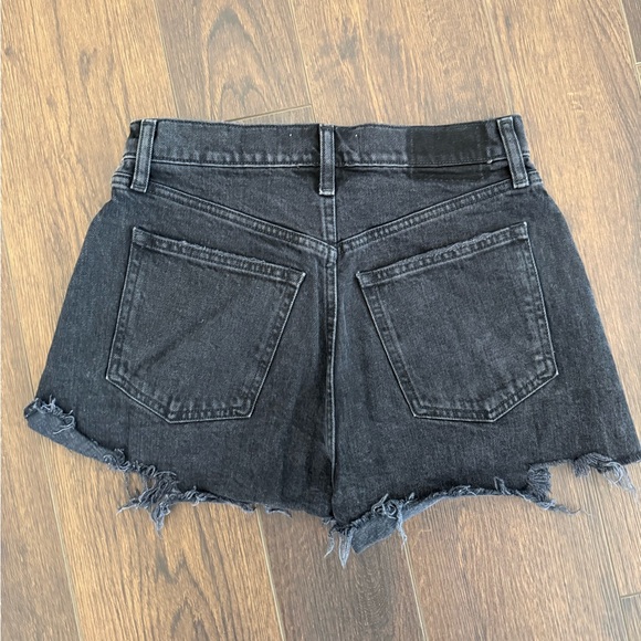 Abercrombie and Fitch High Rise Mom Short - Picture 4 of 4